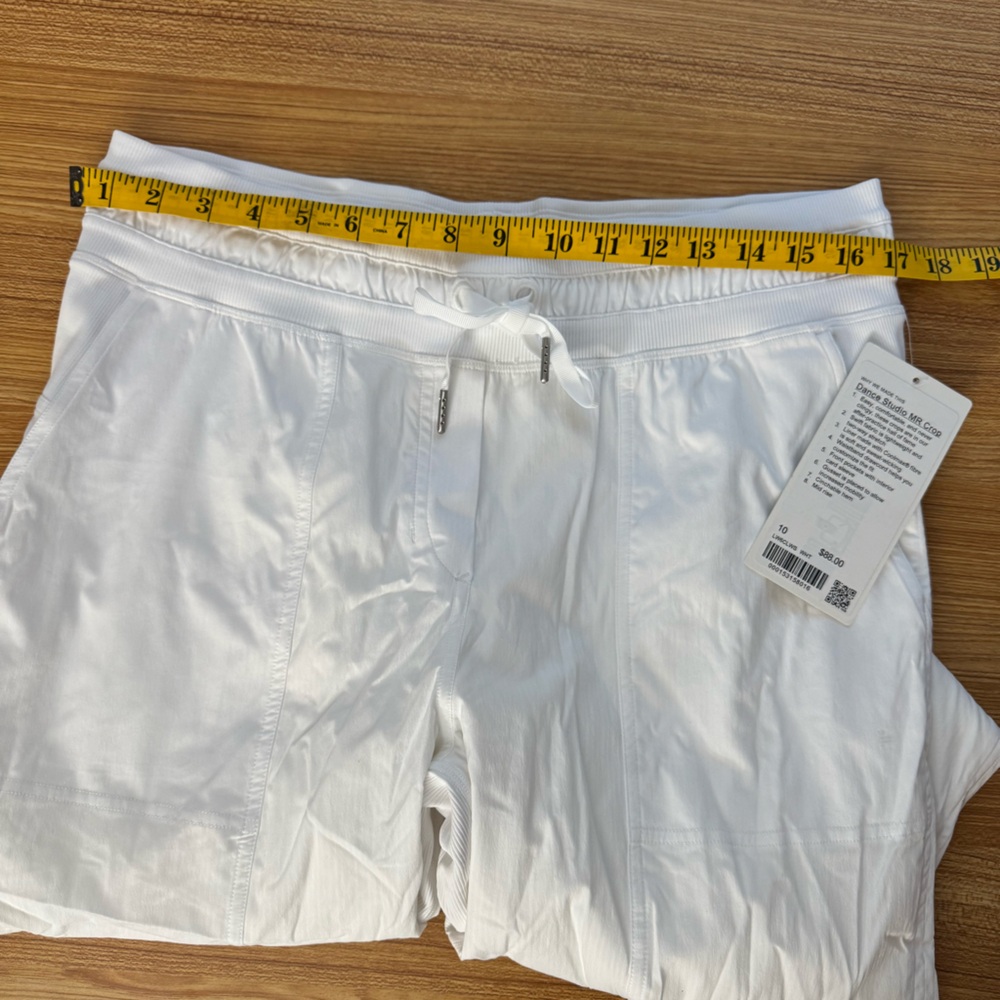 Lululemon Dance Studio MR Crop Size: 10 in White - Picture 6 of 10